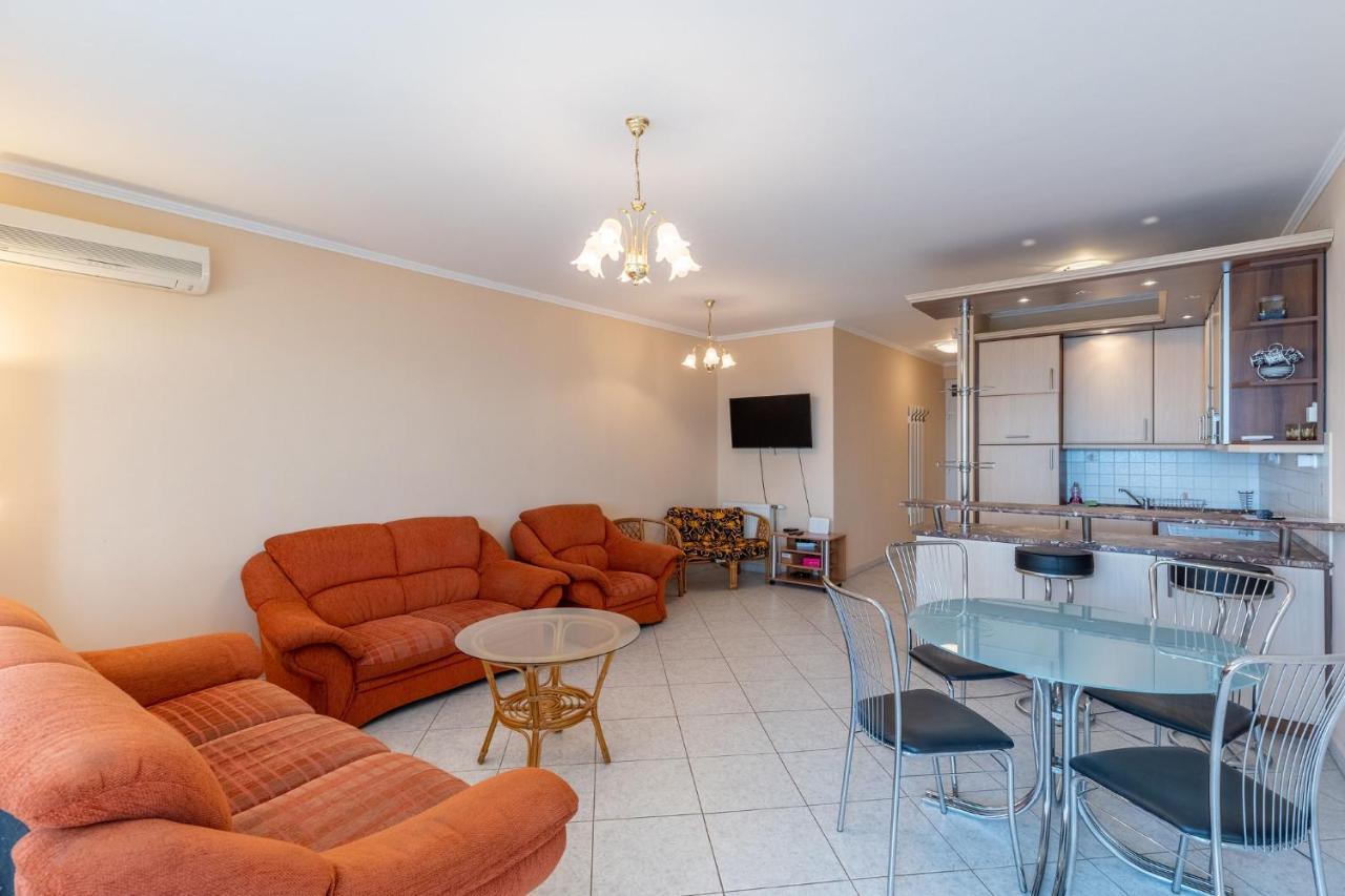 Kek Hullam Apartman By Bltn Appartement Siófok Buitenkant foto