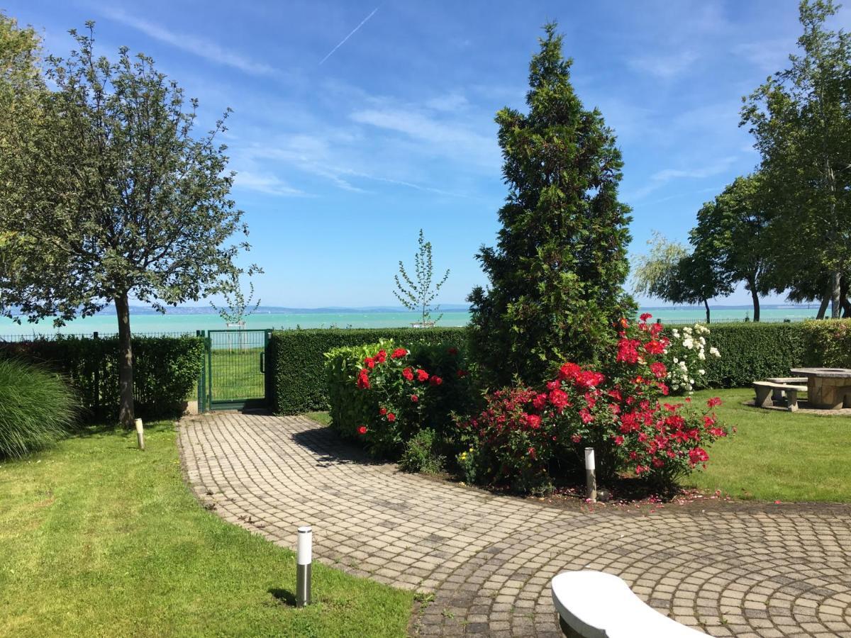 Kek Hullam Apartman By Bltn Appartement Siófok Buitenkant foto